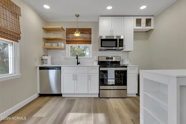 $2,000 | 111 Northeast 19th Street, Unit D, Oak Island, NC 28465