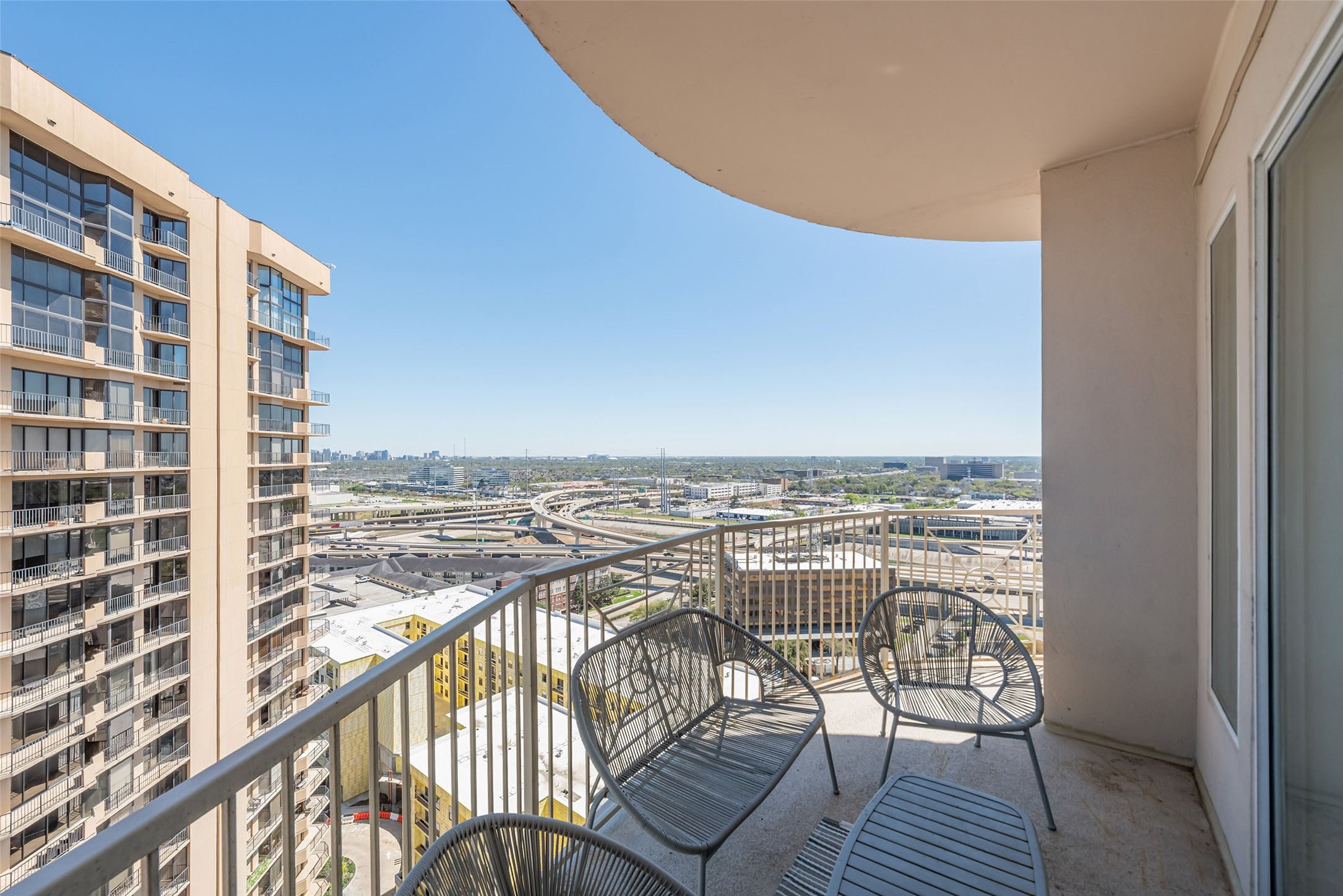 3505 Sage Road, Unit 2210 Houston, TX 77056 - Photo 13 of 40 Step onto the wraparound balcony and indulge in a morning coffee or evening cocktail while soaking in luxurious views of Houston’s skyline.
