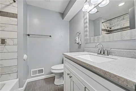 $249,900 | 9810 Hardesty Avenue, Kansas City, MO 64137