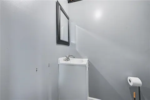 $249,900 | 9810 Hardesty Avenue, Kansas City, MO 64137