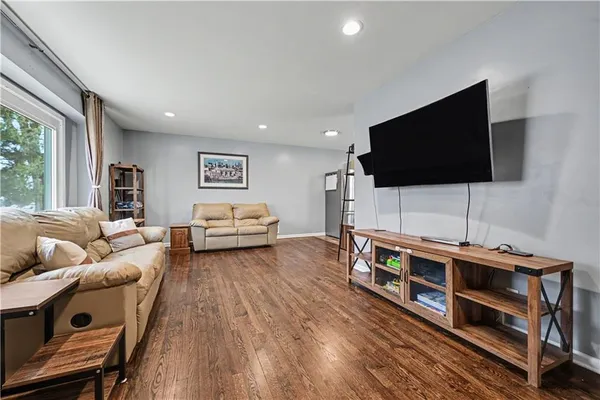 $255,000 | 9810 Hardesty Avenue, Kansas City, MO 64137
