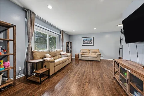 $249,900 | 9810 Hardesty Avenue, Kansas City, MO 64137