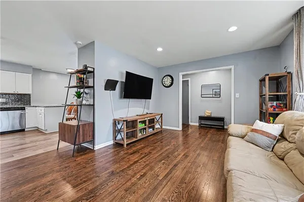 $255,000 | 9810 Hardesty Avenue, Kansas City, MO 64137