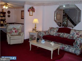 4236 Greenmount Road Philadelphia, PA 19154 - Photo 9 of 12 Living Room