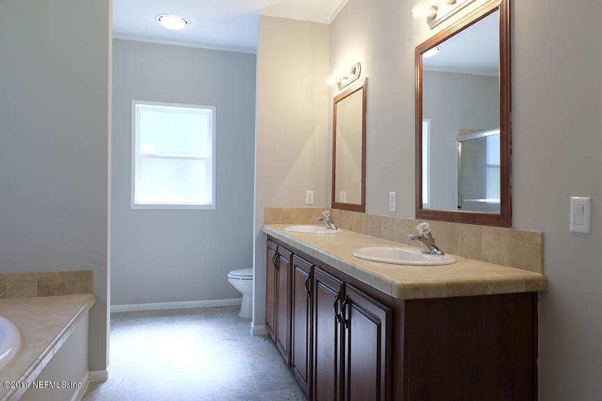 2546 Rabbit Court Middleburg, FL 32068 - Photo 22 of 42 Master Bath
