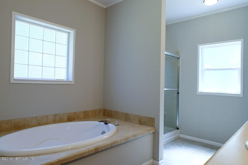 2546 Rabbit Court Middleburg, FL 32068 - Photo 23 of 42 Soaker Tub + Shower