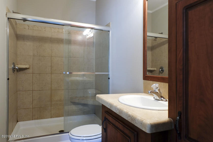 2546 Rabbit Court Middleburg, FL 32068 - Photo 29 of 42 Hall Bath