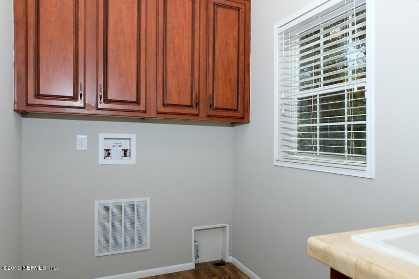 2546 Rabbit Court Middleburg, FL 32068 - Photo 33 of 42 Laundry Room
