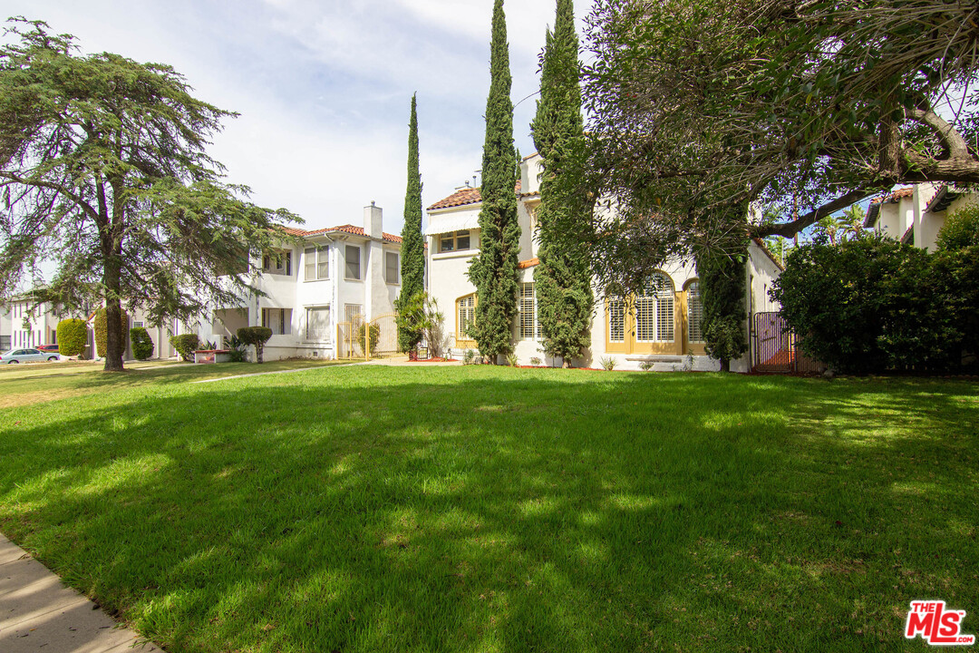 2139 Wellington Road Los Angeles, CA 90016 - Photo 3 of 44 Gallery Image 3