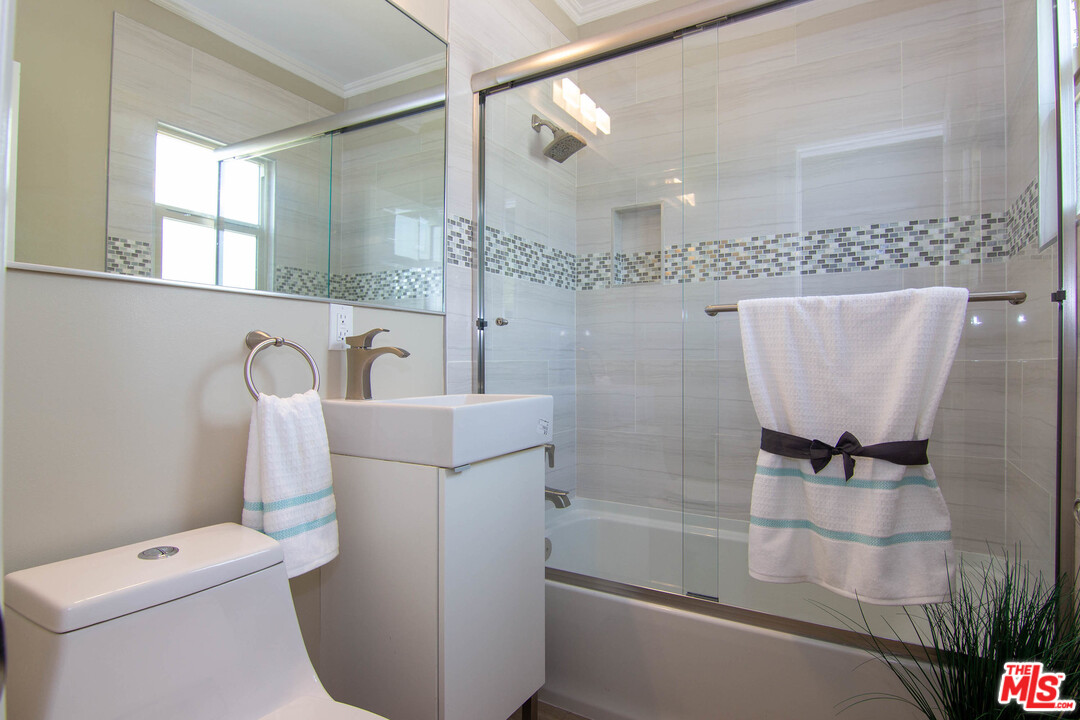 2139 Wellington Road Los Angeles, CA 90016 - Photo 35 of 44 Gallery Image 35