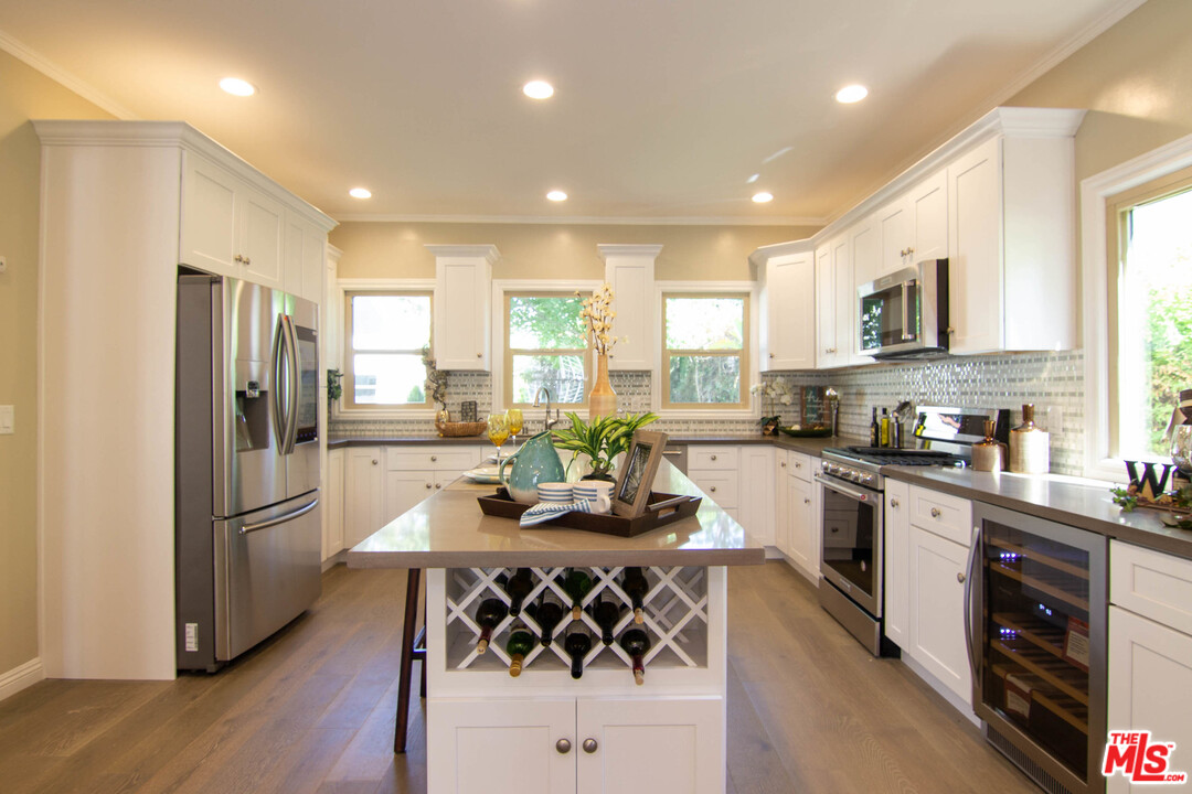 2139 Wellington Road Los Angeles, CA 90016 - Photo 9 of 44 Gallery Image 9