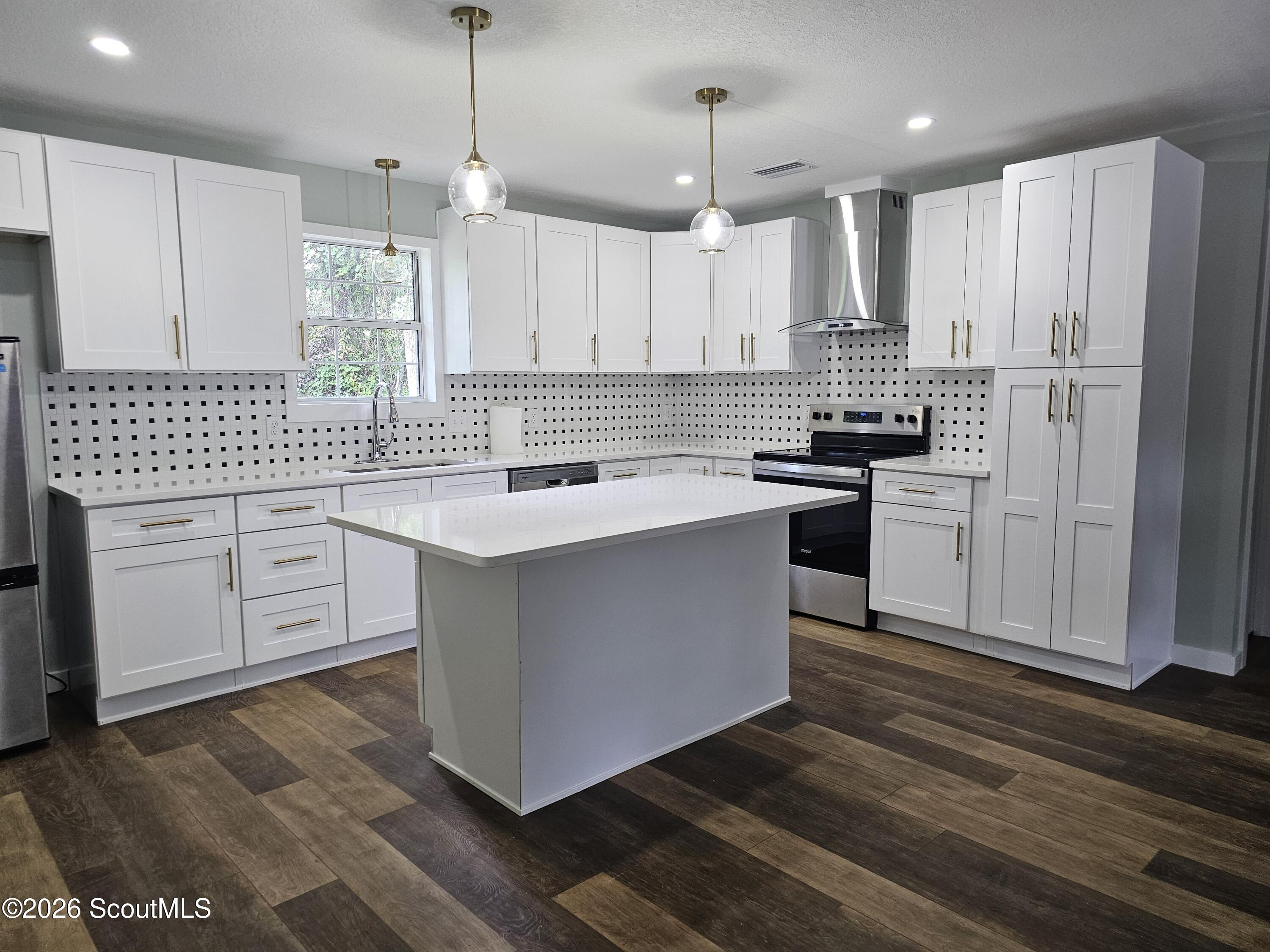 101 Dover Circle Brunswick, GA 31525 - Photo 6 of 32 Kitchen