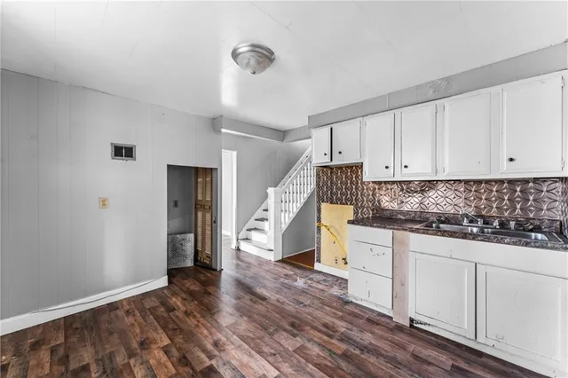 $80,000 | 1205 Lawrence Avenue, Ellwood City, PA 16117