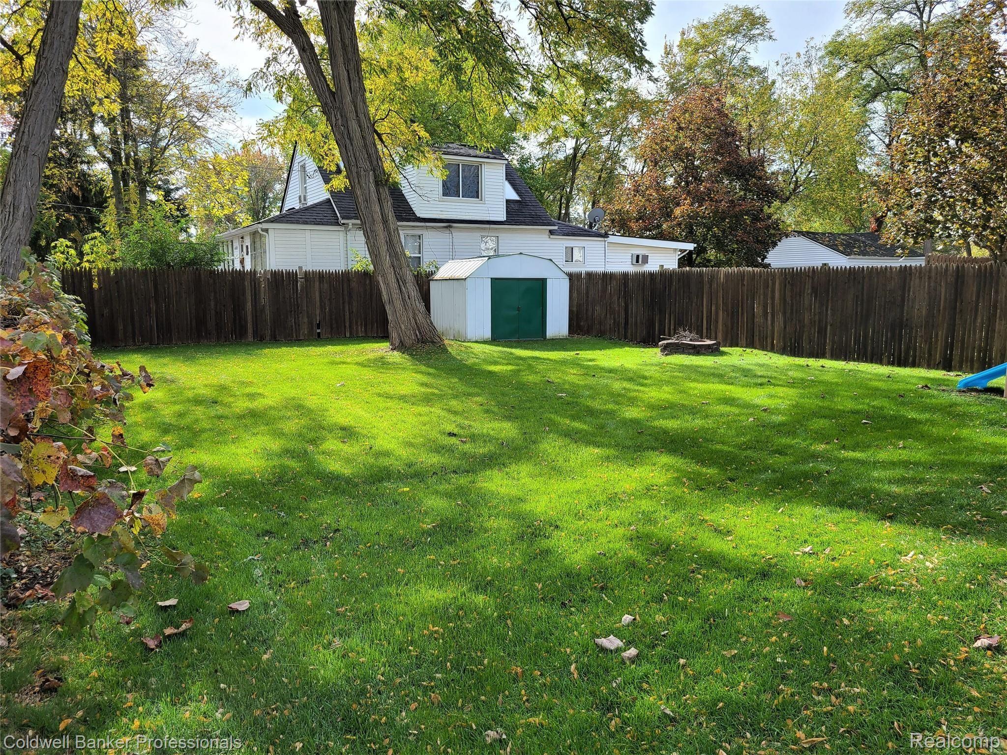 4570 Waterford Road Clarkston, MI 48346 - Photo 4 of 51 4570_Waterford_Rd__Roomy fenced yard w/ shed, firepit