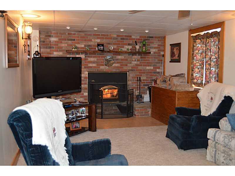 8 Moore Road West Alexander, PA 15376 - Photo 6 of 17 Family Room.