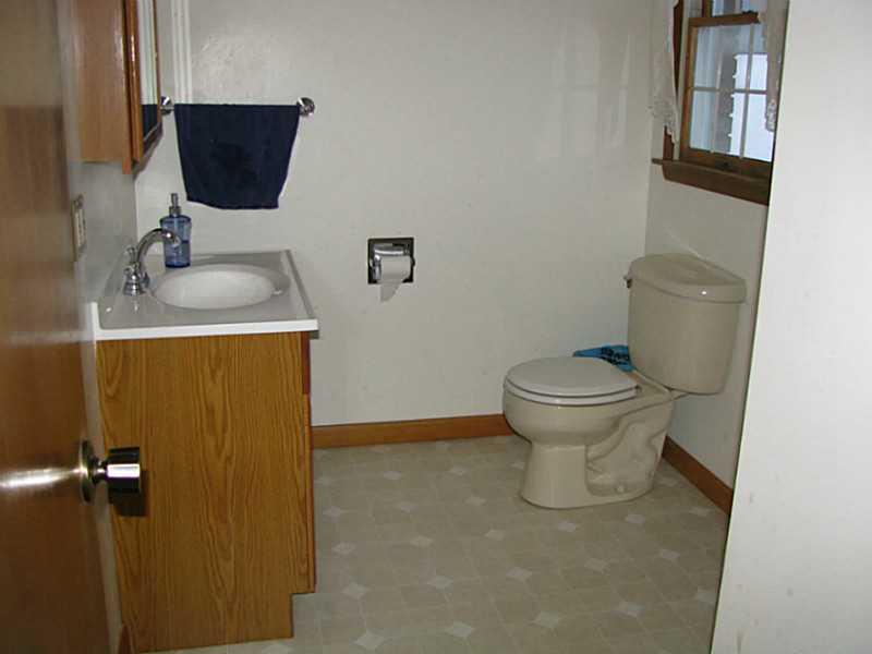8 Moore Road West Alexander, PA 15376 - Photo 10 of 17 Master Bath/Spa.