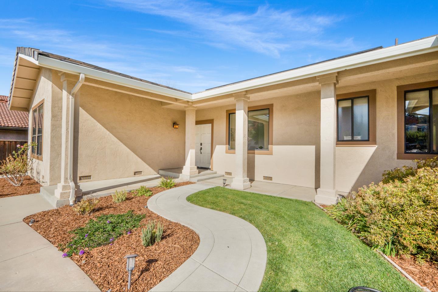 9040 Ridgeway Drive Gilroy, CA 95020 - Photo 4 of 44