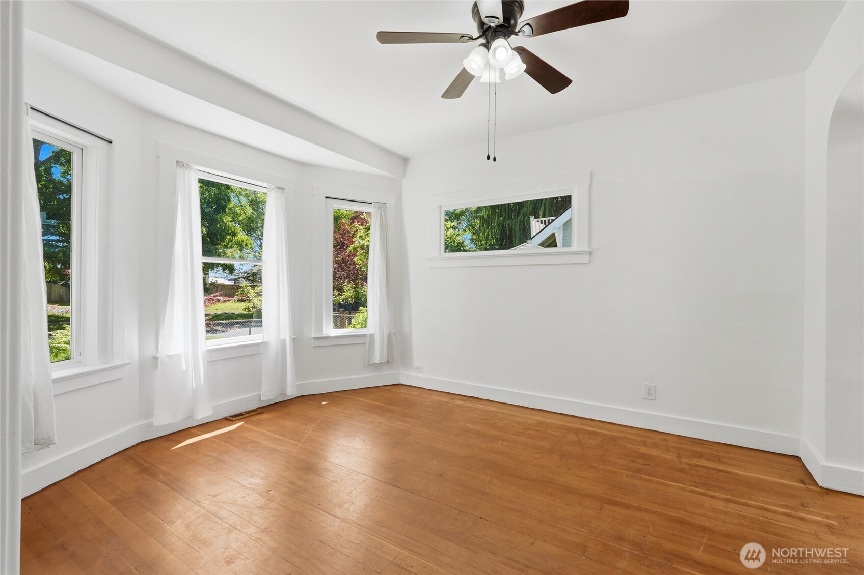 2312 Baker Avenue Everett, WA 98201 - Photo 6 of 37
