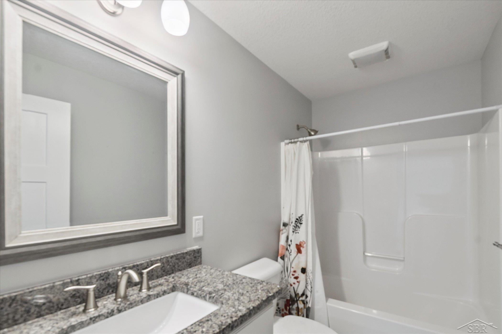 2011 Prairie Point Drive Auburn, MI 48611 - Photo 21 of 38 50190129-f41d0cab-e578-4b95-b749-51a7b43eb8a1.JPG