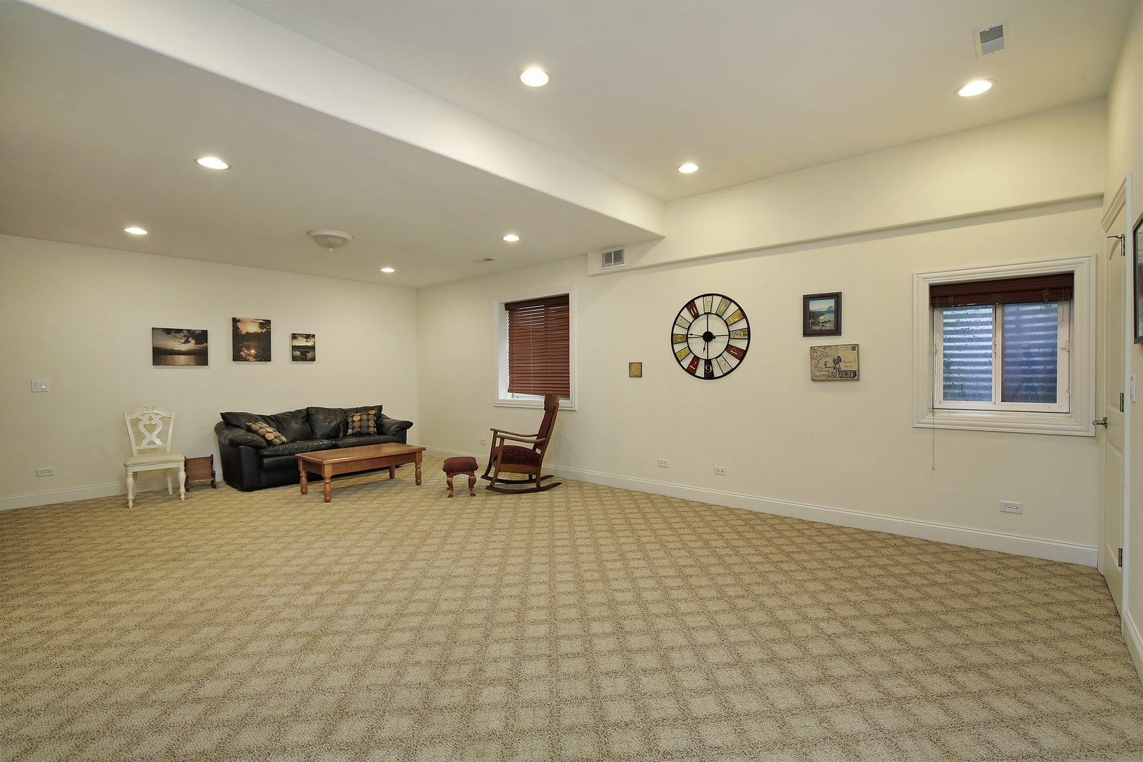 1528 Stratford Road Deerfield, IL 60015 - Photo 17 of 25 a view of a livingroom with furniture