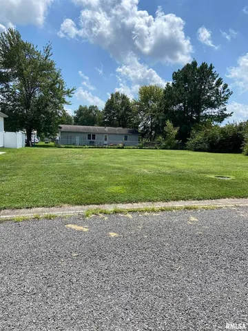 a view of a garden with a small yard