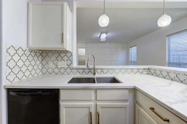 $2,100 | 19334 Strathmore Pl Lane, Katy, TX 77449