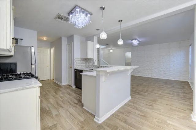 $2,100 | 19334 Strathmore Pl Lane, Katy, TX 77449