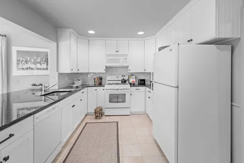 $2,495,000 | 4 Lakewood Lane, Quogue, NY 11959