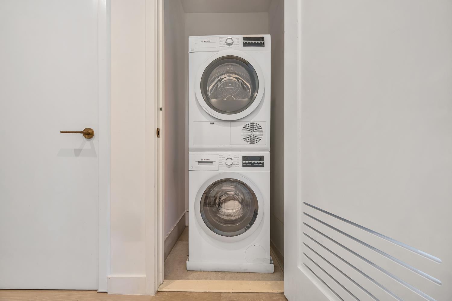 3 Court Square, Unit 902 Queens, NY 11101 - Photo 10 of 11 a utility room with dryer and washer