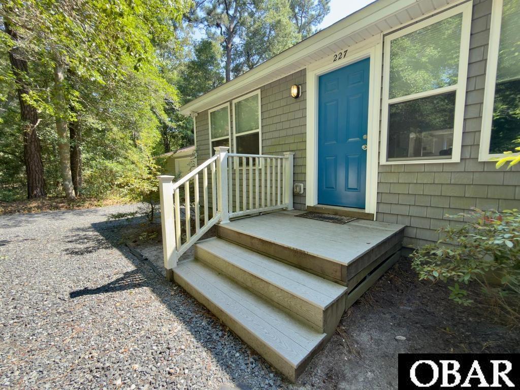 227 Colonial Beach Road Jarvisburg, NC 27947 - Photo 2 of 25