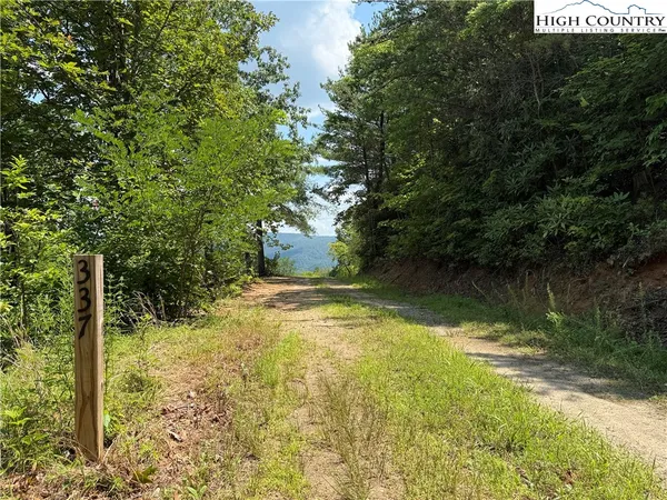 a view of an outdoor space