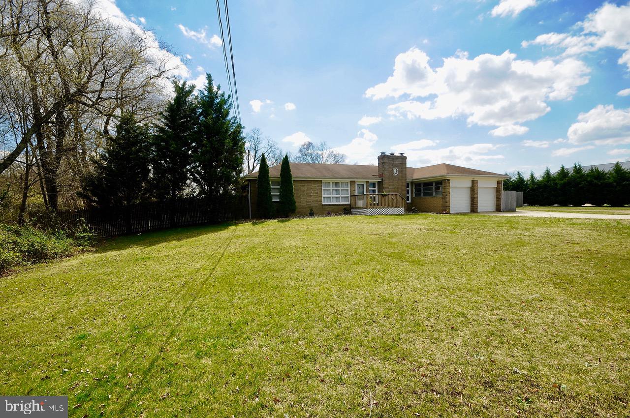 239 Almond Road Elmer, NJ 08318 - Photo 2 of 32