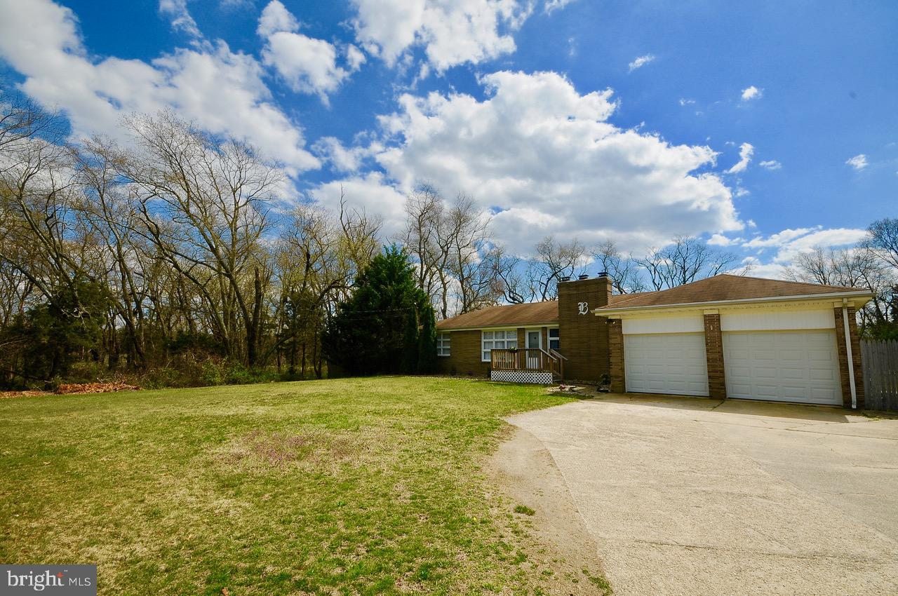 239 Almond Road Elmer, NJ 08318 - Photo 3 of 32