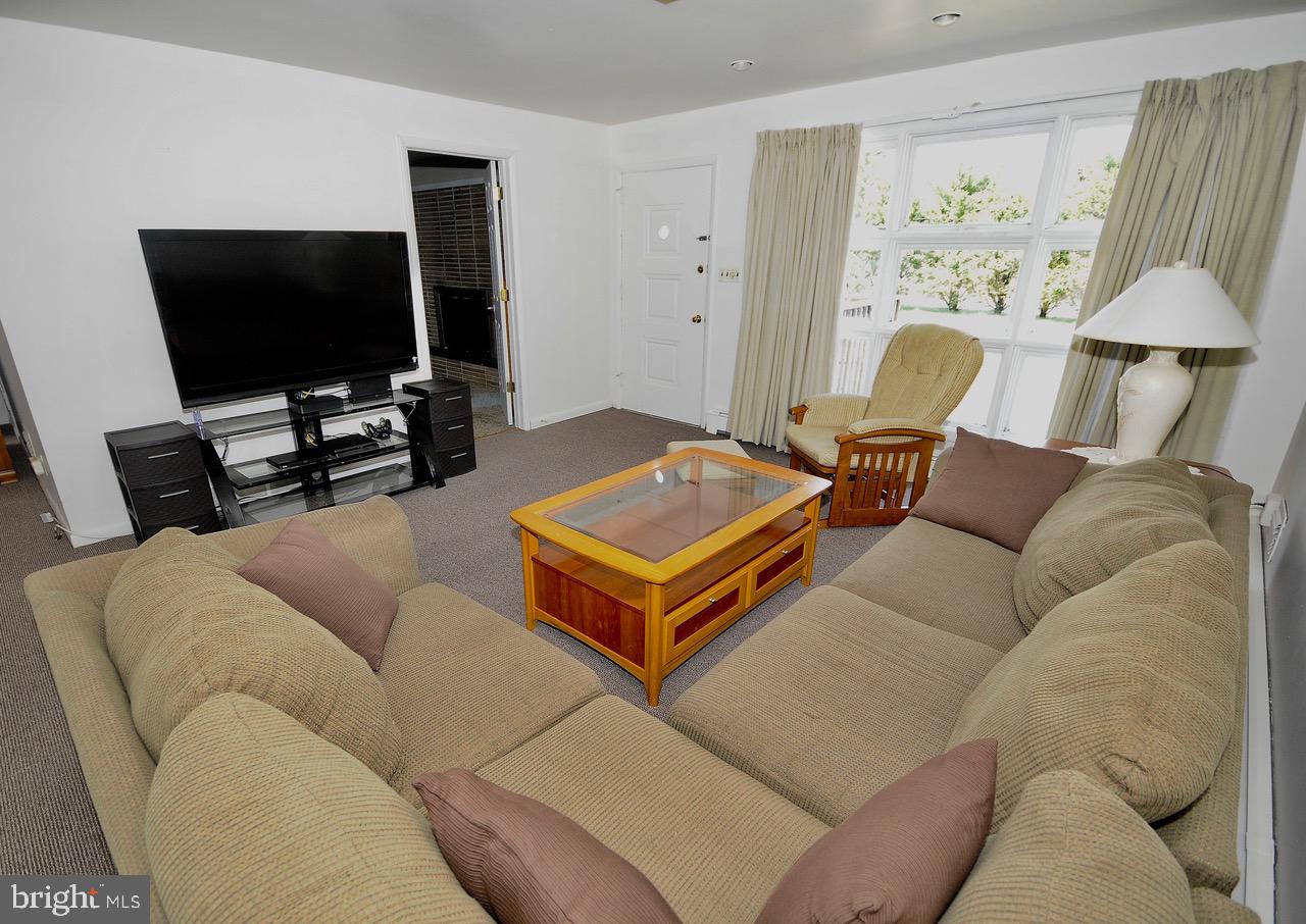 239 Almond Road Elmer, NJ 08318 - Photo 5 of 32