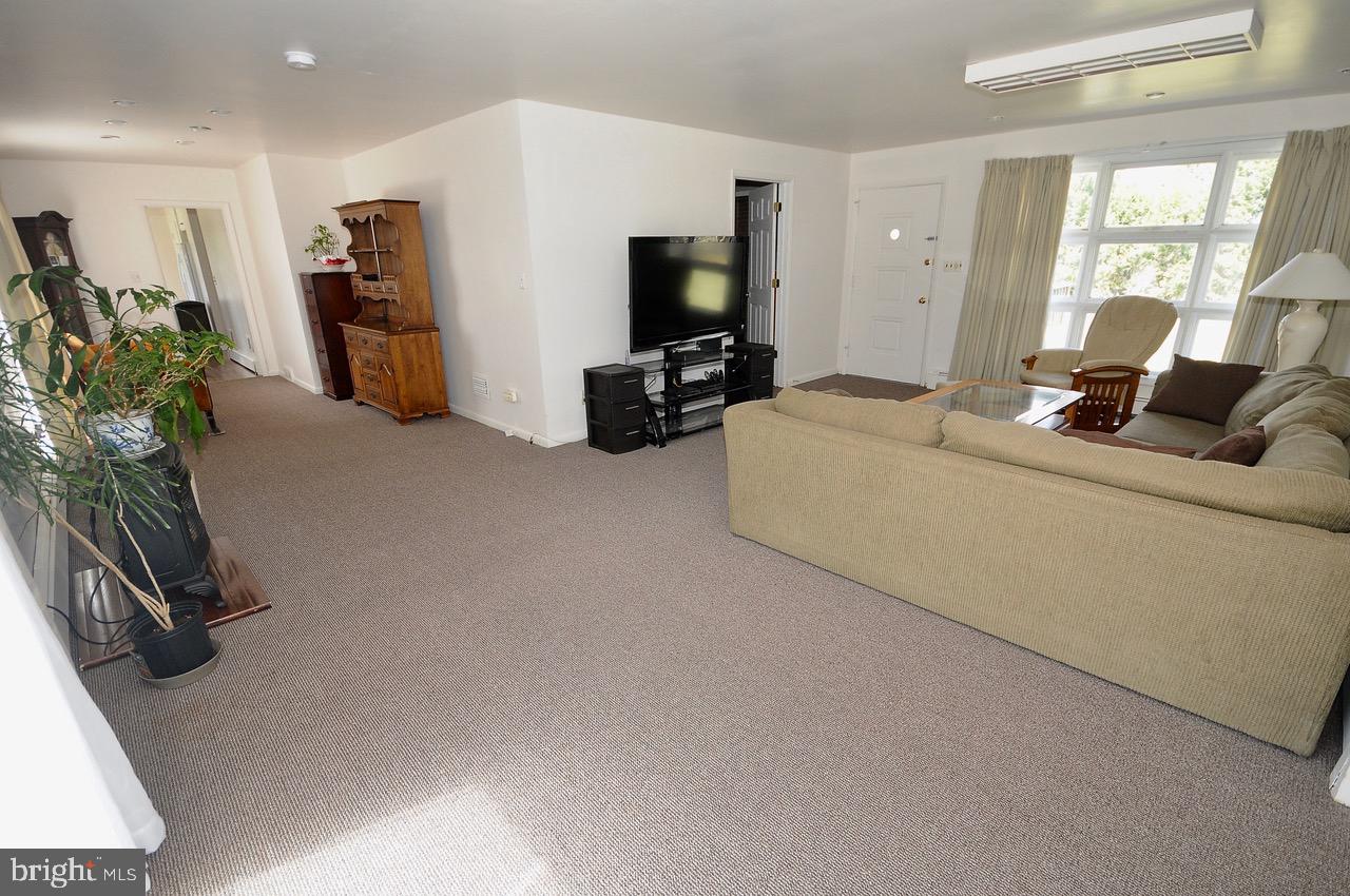 239 Almond Road Elmer, NJ 08318 - Photo 7 of 32
