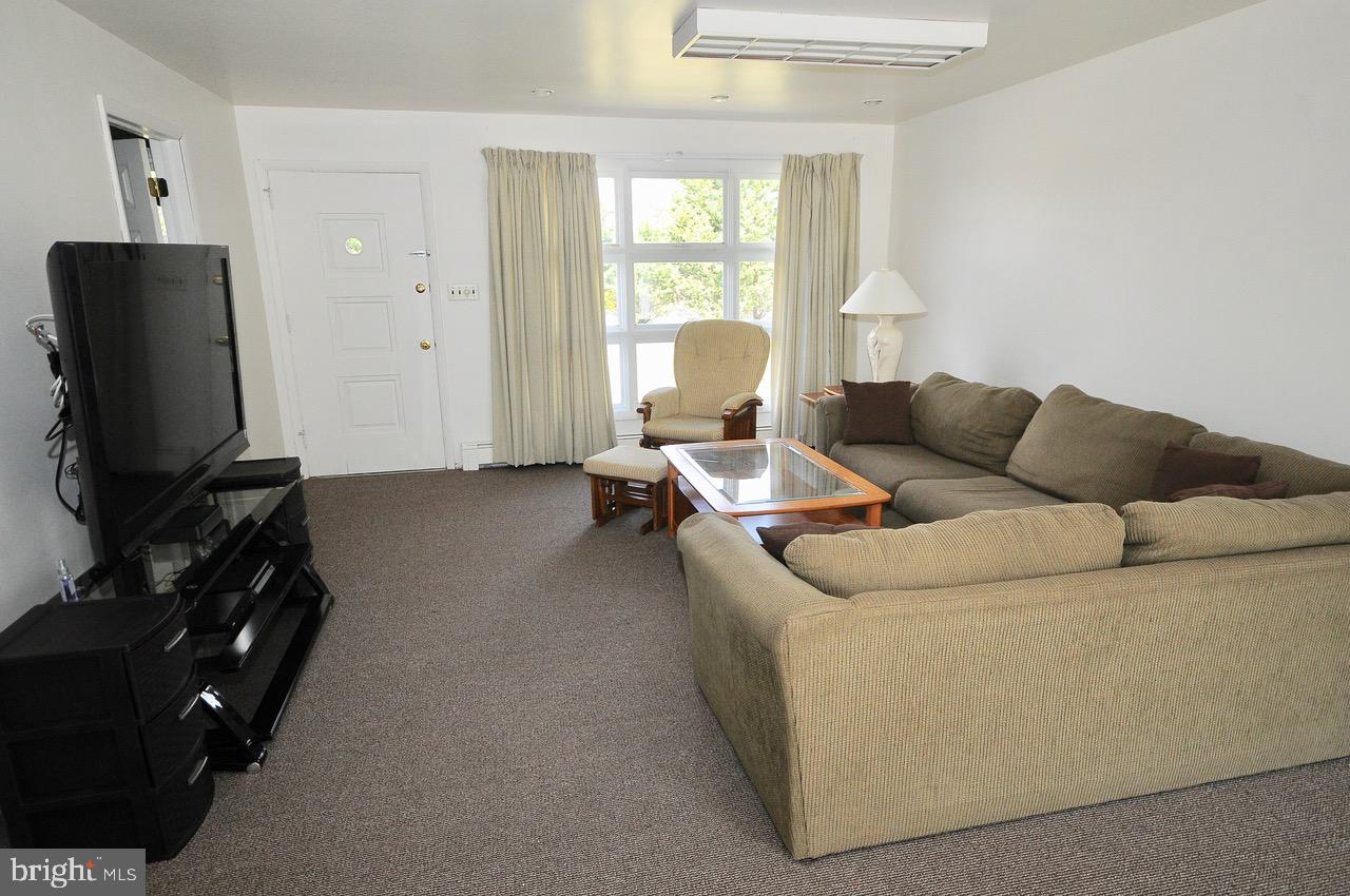 239 Almond Road Elmer, NJ 08318 - Photo 8 of 32