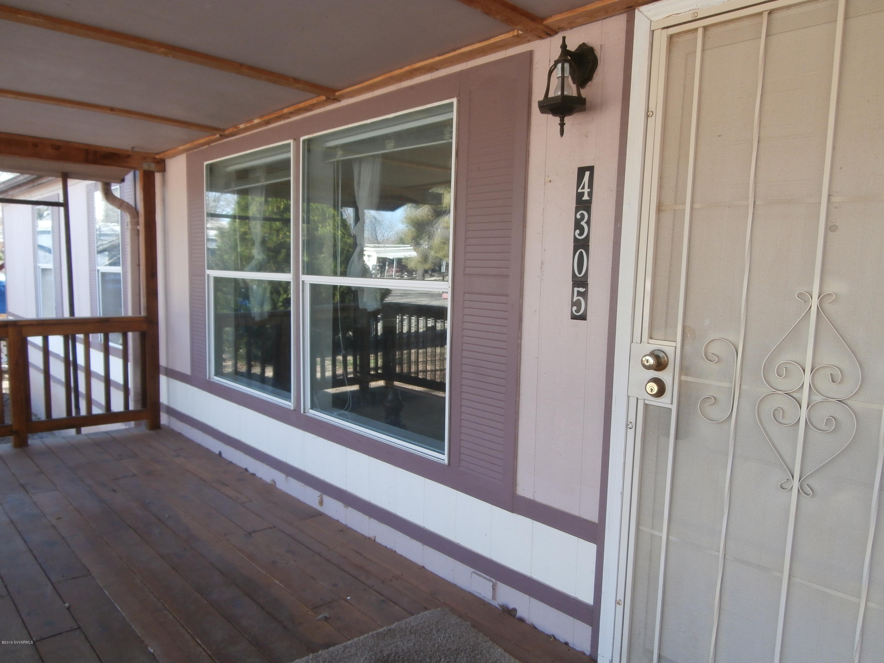 4305 East Aztec Road Rimrock, AZ 86335 - Photo 4 of 25 a view of a hallway with wooden floor and windows