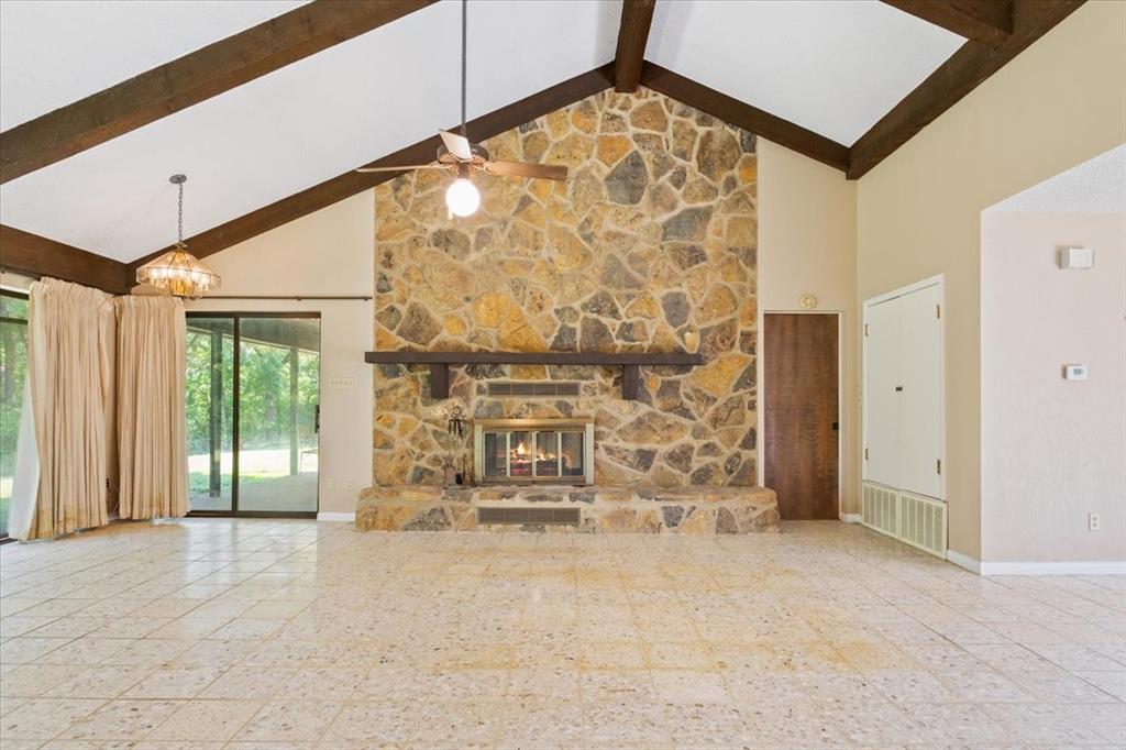 1487 Middleton Road Mart, TX 76664 - Photo 15 of 40 an empty room with window