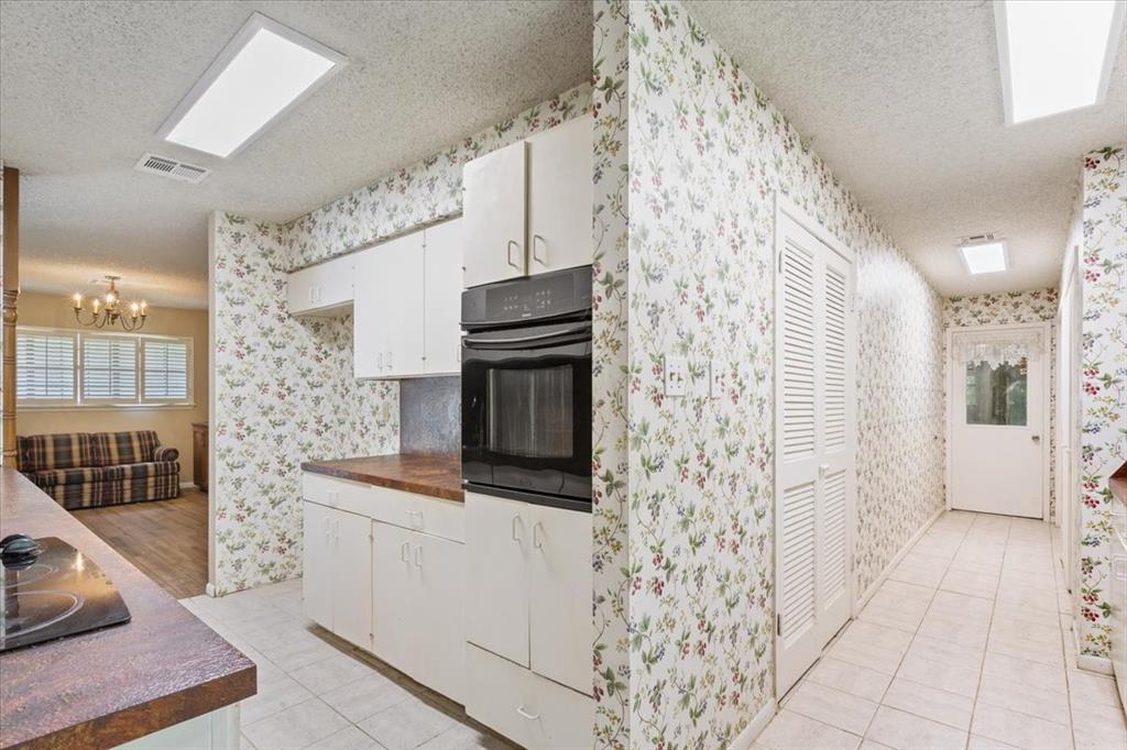 1487 Middleton Road Mart, TX 76664 - Photo 23 of 40 a bathroom with a sink and a mirror