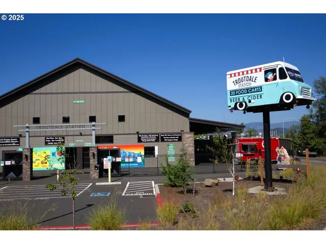 a view of an outdoor space