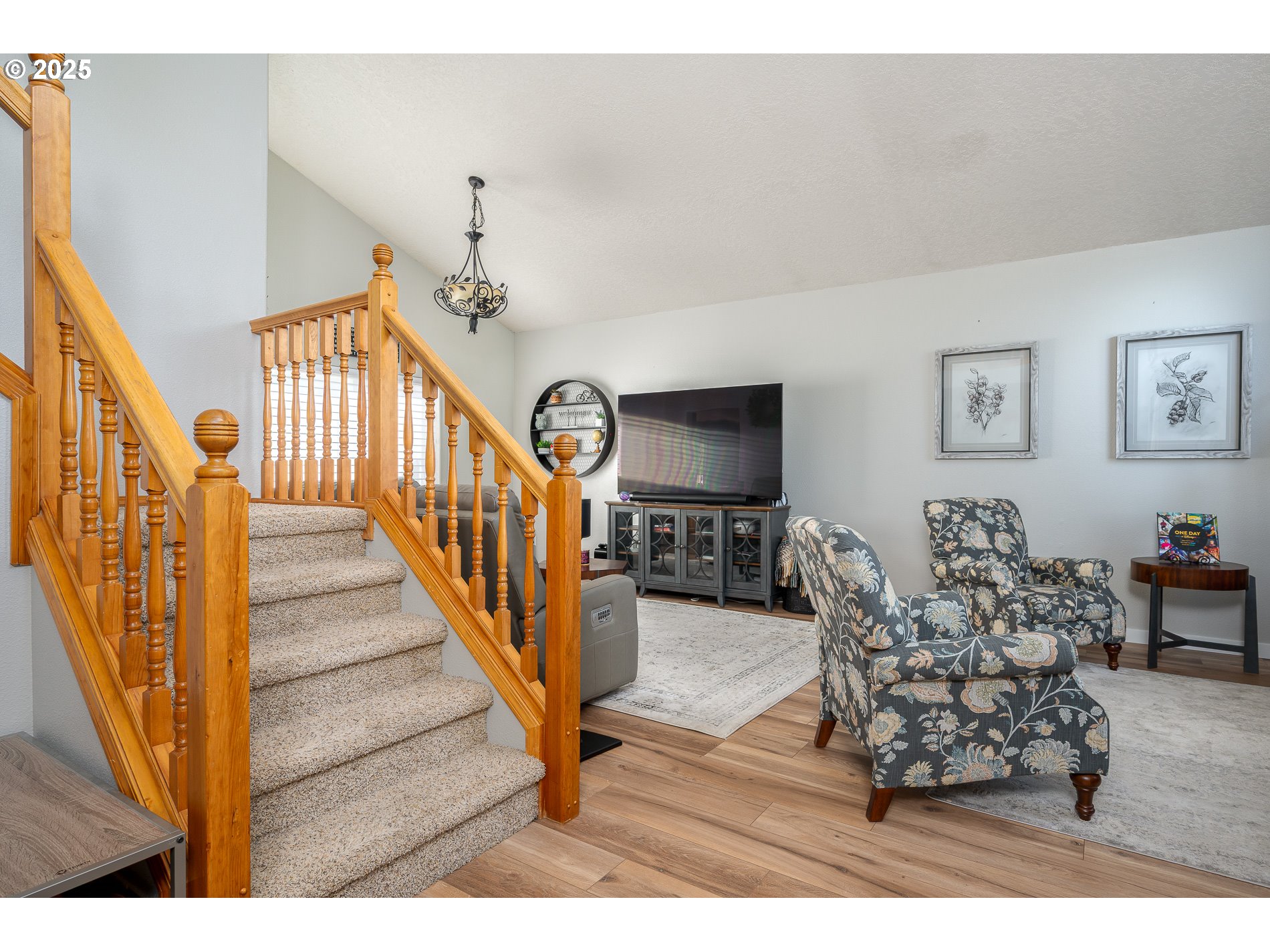 724 Southwest 28th Street Troutdale, OR 97060 - Photo 7 of 47