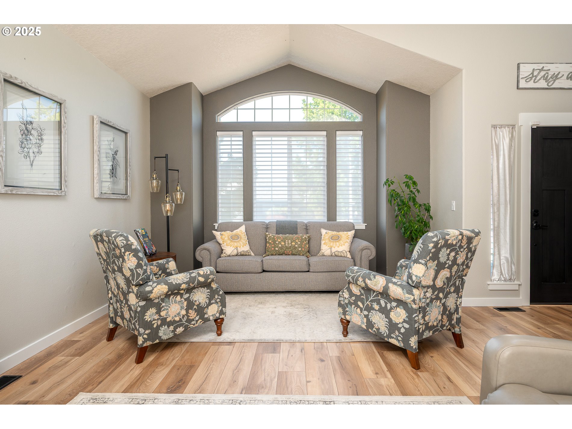 724 Southwest 28th Street Troutdale, OR 97060 - Photo 9 of 47