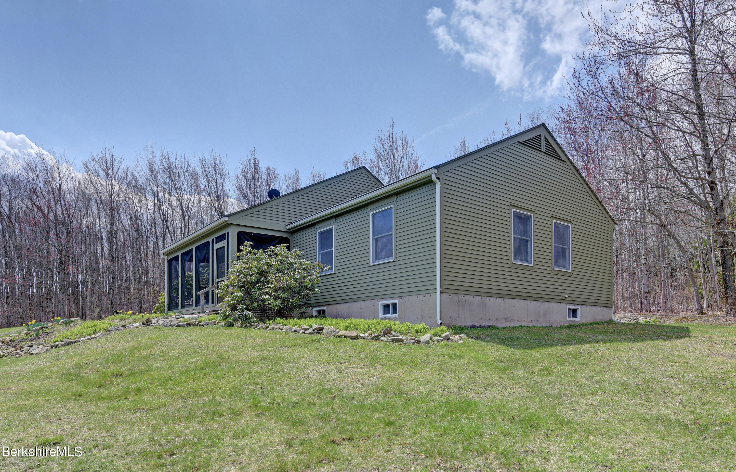 1437 Fred Snow Road Becket, MA 01223 - Photo 9 of 46 3-right side
