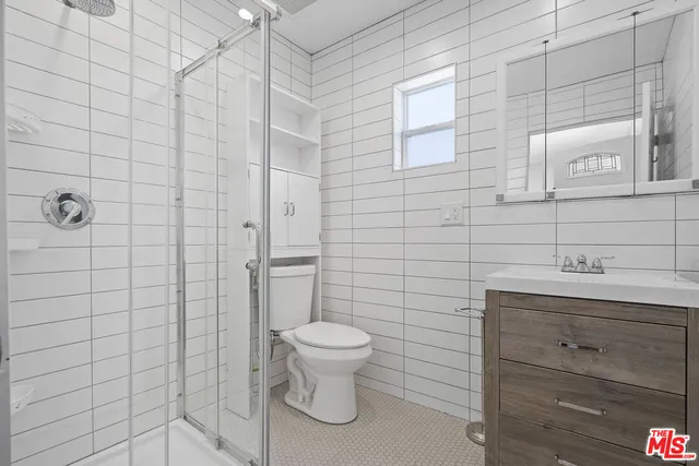 $1,595 | 22012 Covello Street, Canoga Park, CA 91303