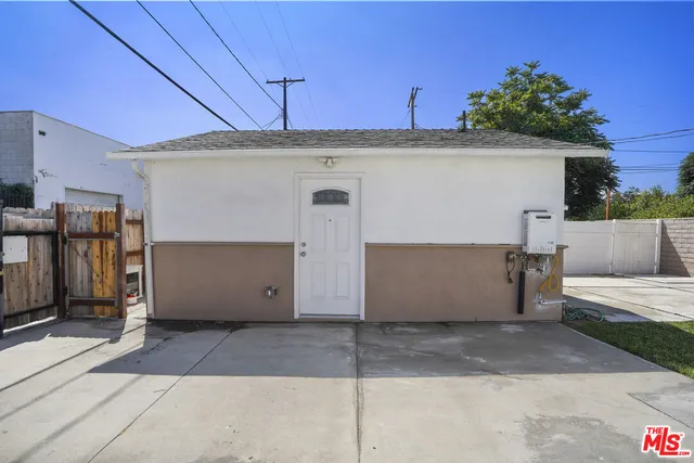$1,595 | 22012 Covello Street, Canoga Park, CA 91303