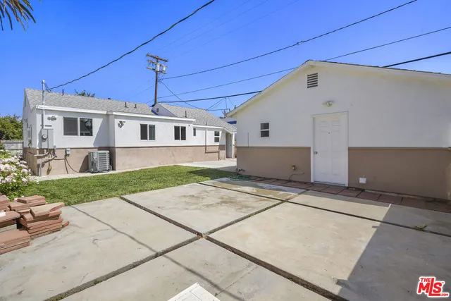 $1,595 | 22012 Covello Street, Canoga Park, CA 91303