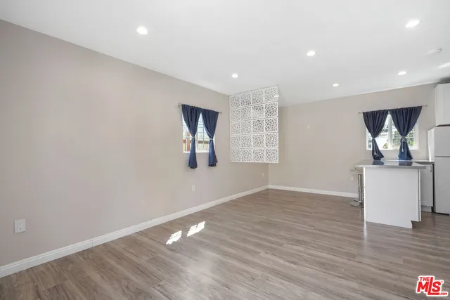 $1,595 | 22012 Covello Street, Canoga Park, CA 91303