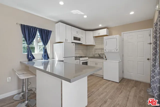 $1,595 | 22012 Covello Street, Canoga Park, CA 91303