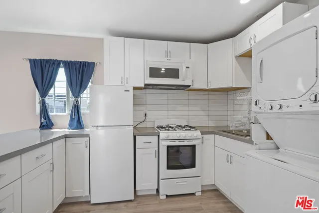 $1,595 | 22012 Covello Street, Canoga Park, CA 91303