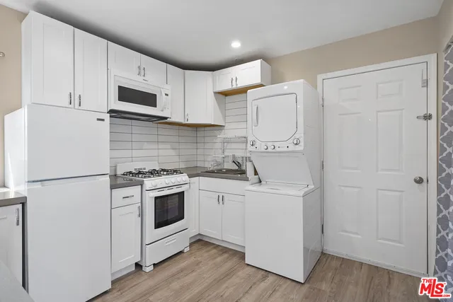 $1,595 | 22012 Covello Street, Canoga Park, CA 91303